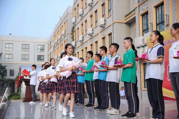 28年坚守初心用爱谱写教育梦想,坚持新时代爱国主义教育