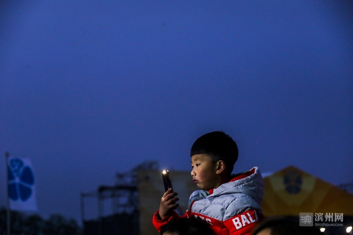 2018时光已走滨州日报90后小美摄影记者定格了您的最美