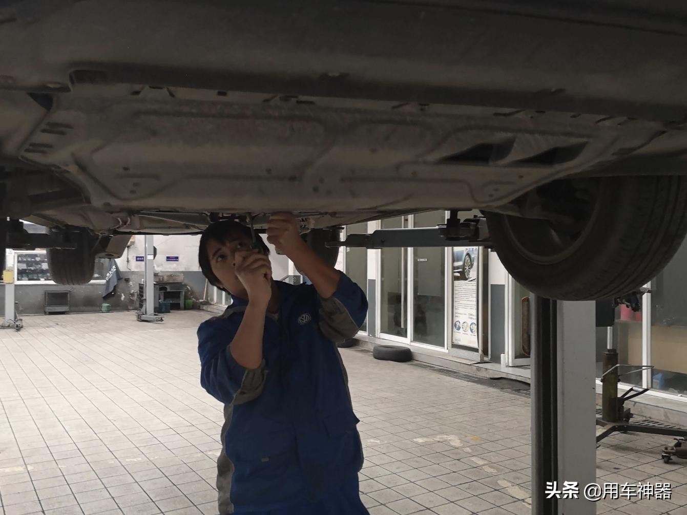 科鲁泽发动机故障指示灯亮起,汕德卡发动机故障灯亮起什么故障