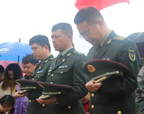 瞻仰罗亮泗英雄铜像心得体会,罗亮泗铜像在家乡揭牌