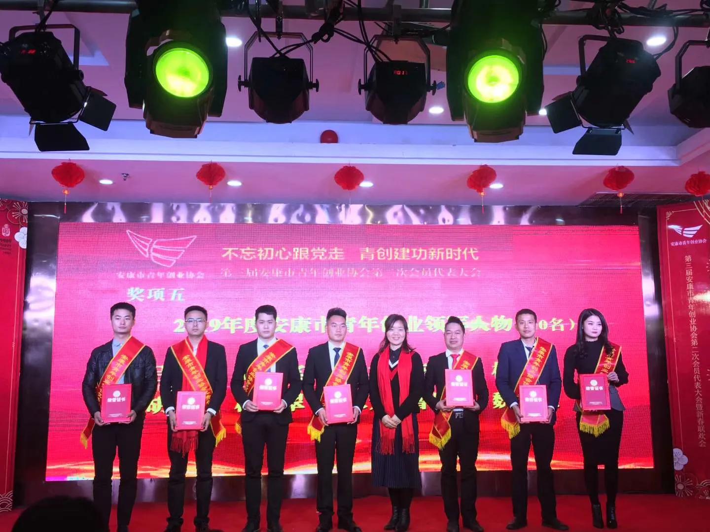 农村小伙的服装设计,农村小伙的将军梦