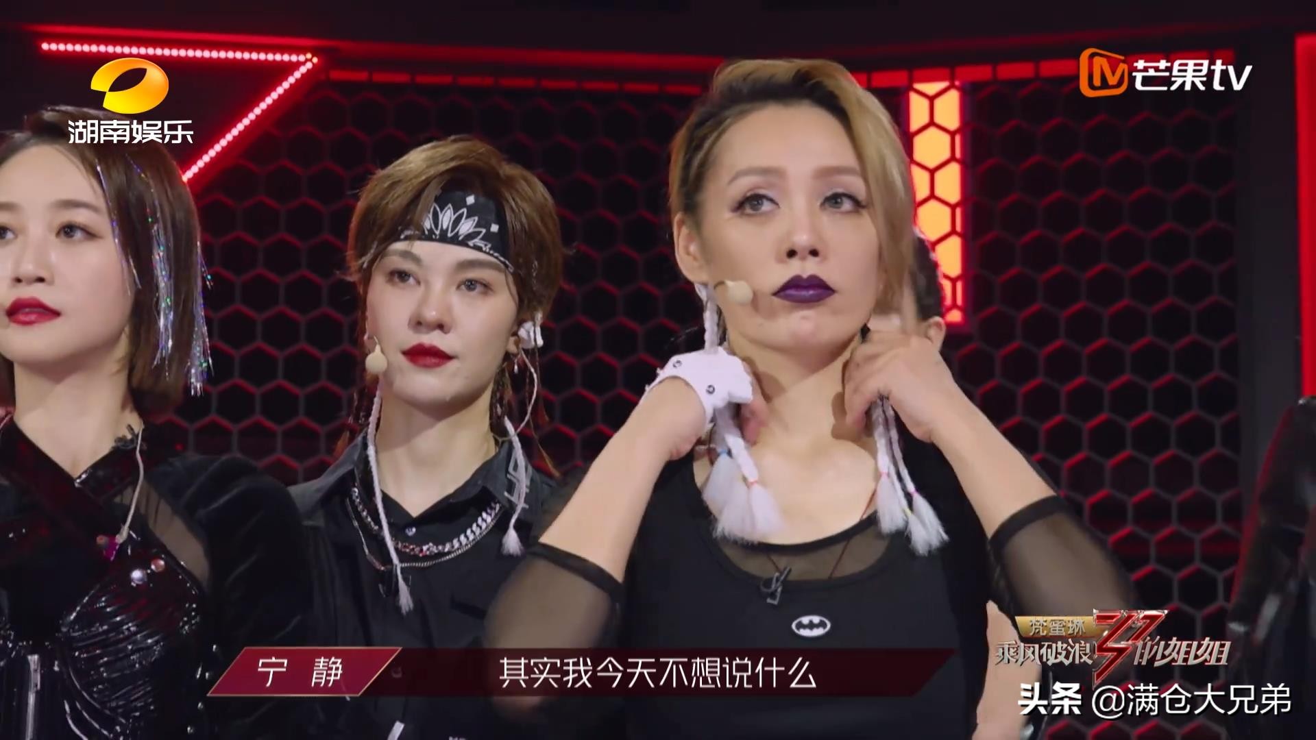 “浪姐”点球决胜：宁静踢向中路，王霏霏射进死角