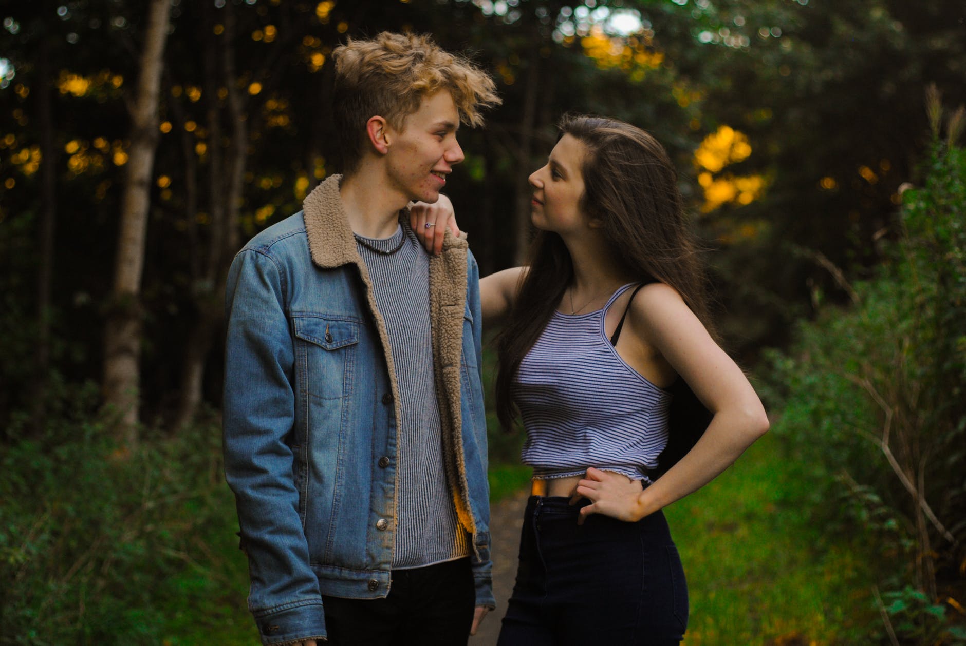 父母扣下彩礼30万，她赌气五年不回家，被离婚后才知道父母为她好