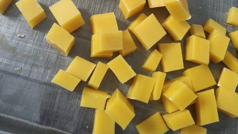 自制薄荷膏蜂蜡能用凡士林代替吗,薄荷膏制作方法用酒精泡的