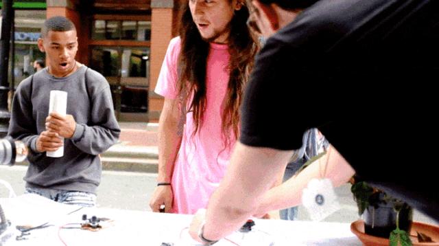 巴掌大小的音响,电子鼓单个调音量