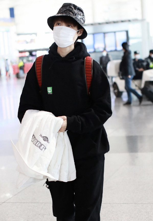 回力潮鞋好穿又好搭,还在穿匡威万斯吗