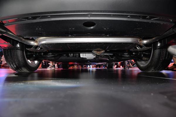 昂克赛拉与同级对比安全性,昂克赛拉对比思域的优点