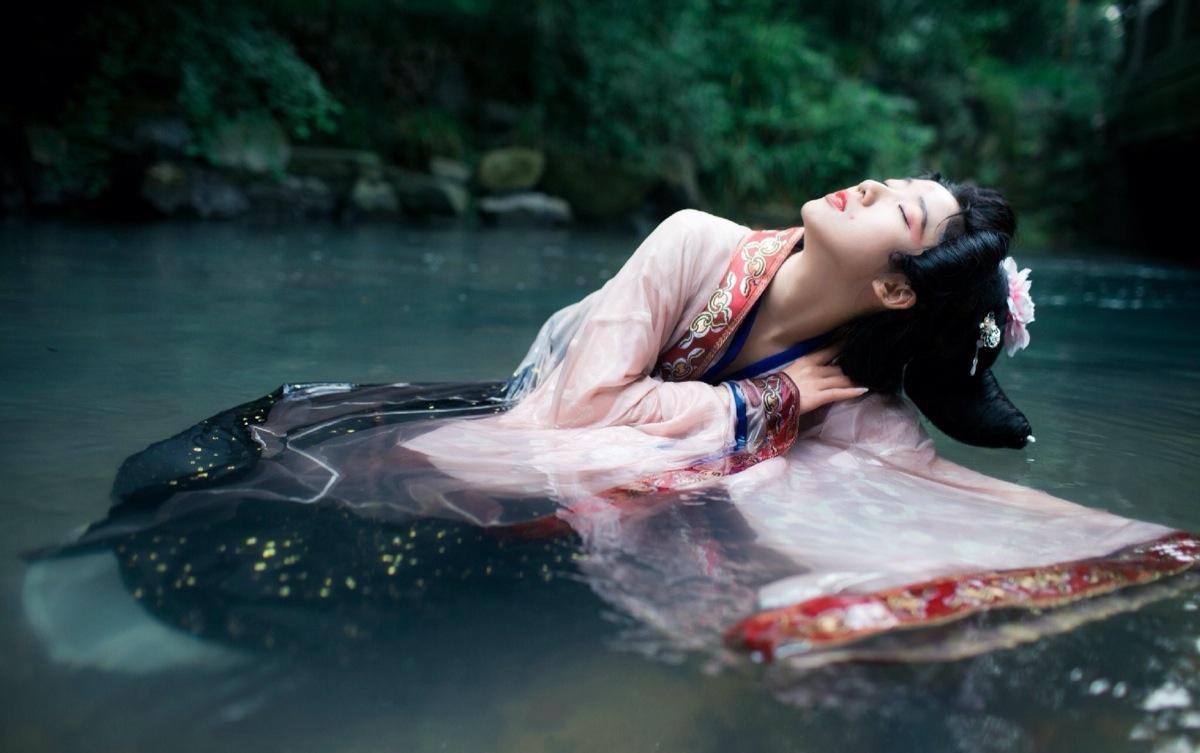 四大奇书之《*瓶金**梅》到底能不能读，应该怎样去读？