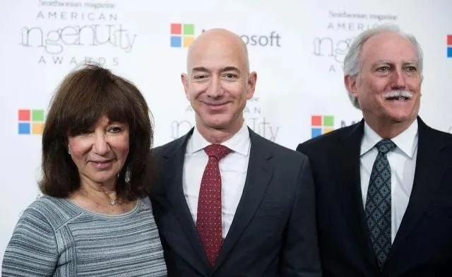 马斯克和他母亲成长经历,马斯克爸爸和继女的妈妈