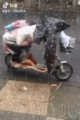 2019暖心故事：生活再苦，人间值得