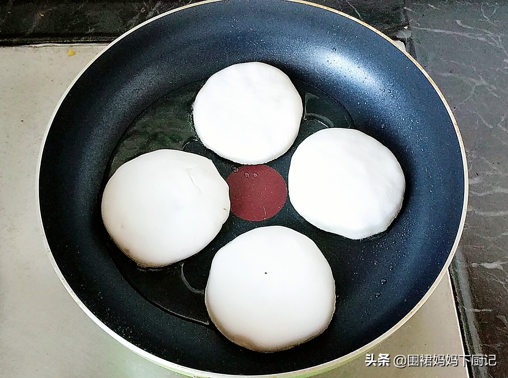 荠菜春饼怎么做又软又好吃,春天什么野菜做饼好吃