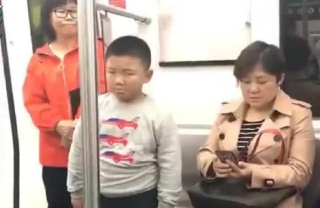 孩子老是在家跟父母吵架怎么办,父母闹别扭如何调解