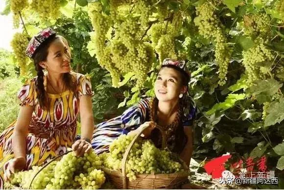 小伙吃火锅发现新大陆,小伙吃火锅吃出奇怪东西