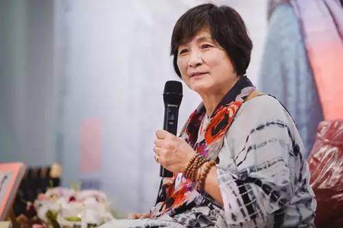 郑佩佩怀孕8次,郑佩佩的一生恋情