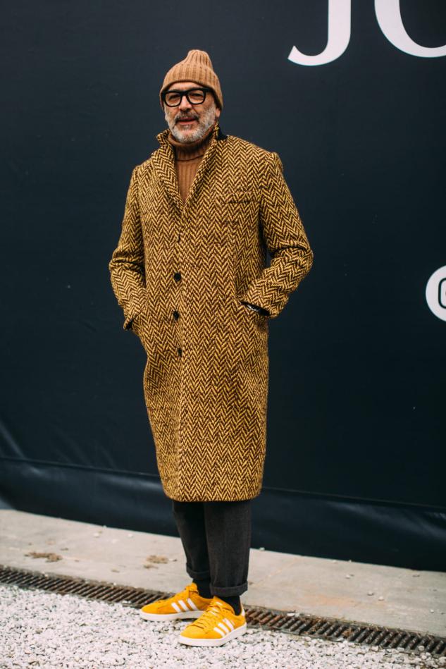 穿好2021流行色，比别人先时髦一步，这4款黄色单品不要错过