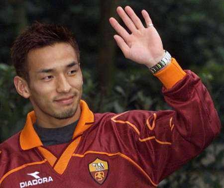 孙兴慜捧起2023亚洲金球奖,孙兴慜连续七年获得亚洲金球奖