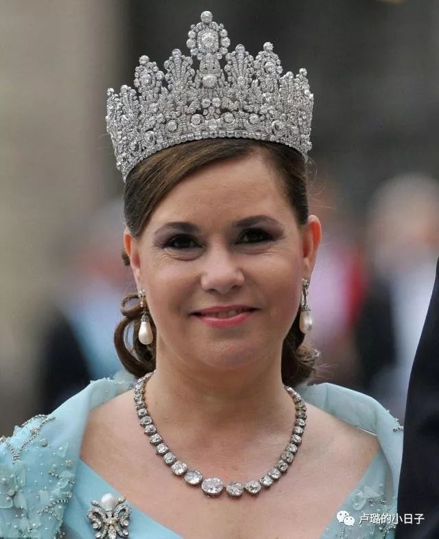 英国女王戴的超级超级珍贵的王冠,各国女王加冕皇冠图片