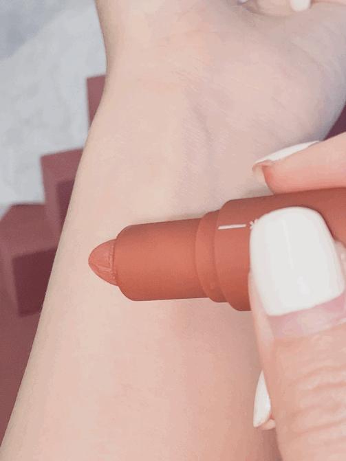 口红怎么选白皮的好用一点,韩系欧美口红都要怎么挑