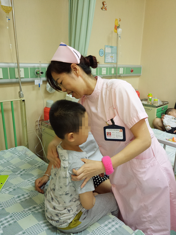 医生5小时救回高空坠落伤者,医生上手术台救孩子的视频