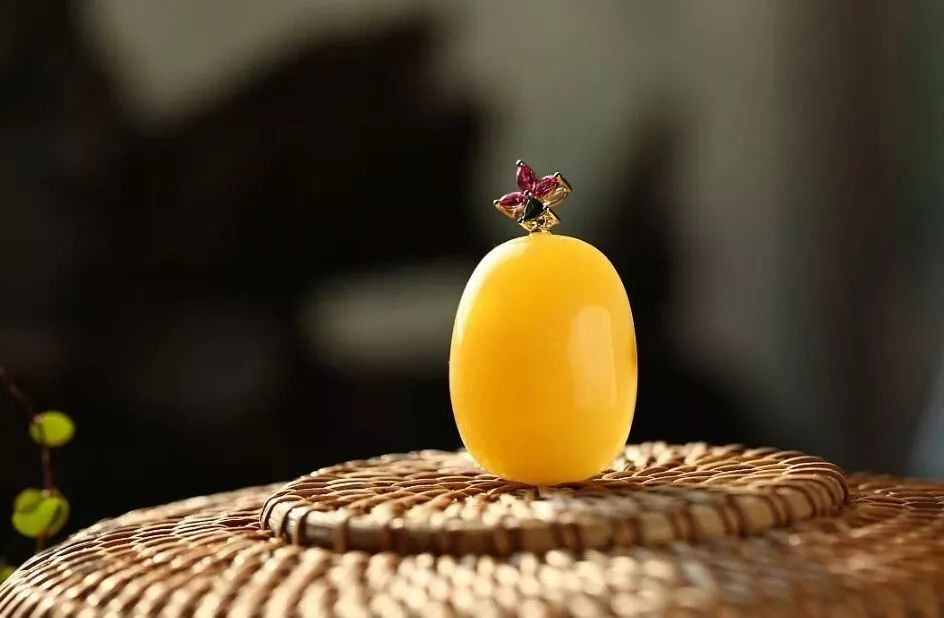 招财色暖色系,招财金什么颜色