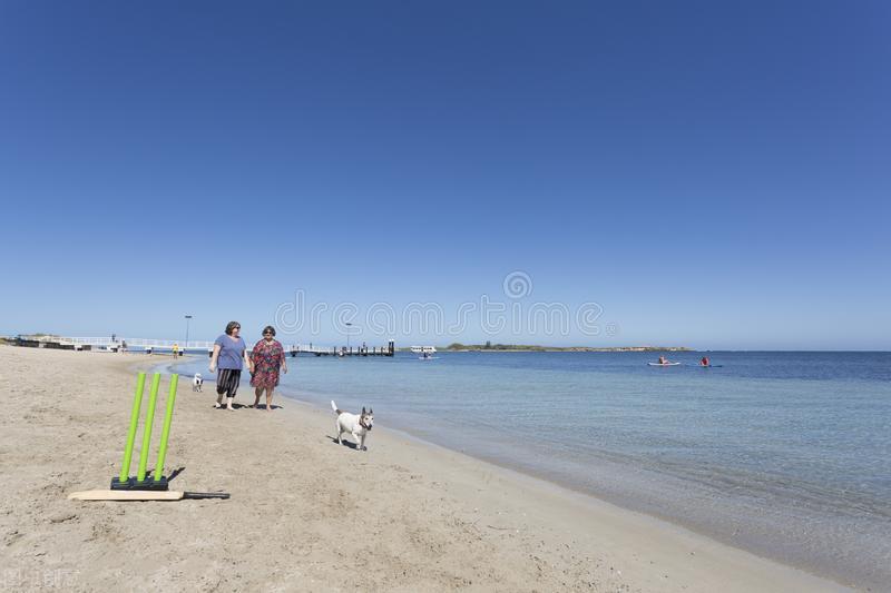 敌对20年后，她发现母亲只是个可怜人：被父母伤害不原谅也是和解