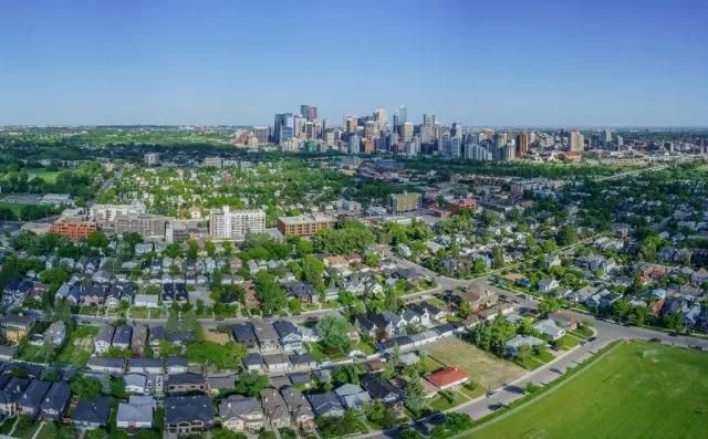 卡尔加里对蒙特利尔,卡尔加里多伦多对比