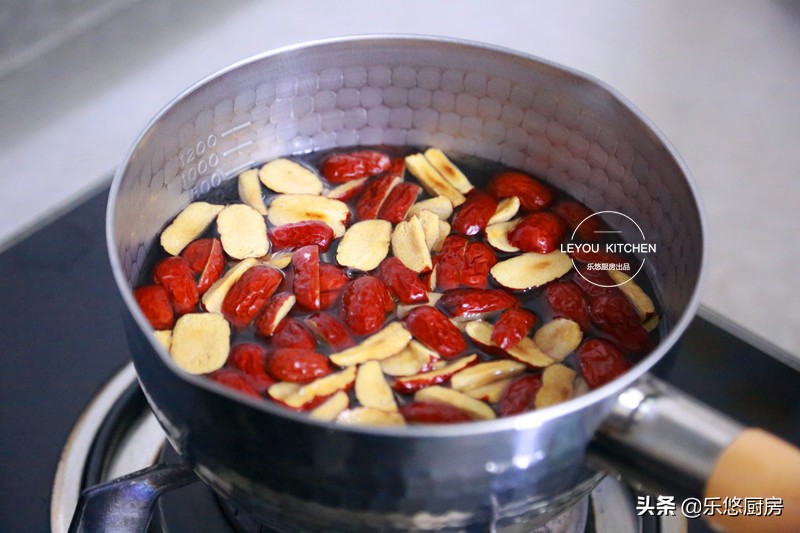 用电饭锅做枣糕如何不回缩,电饭锅做枣糕需要多长时间能熟