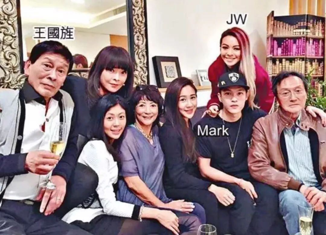 “为法制咖不惜撬了闺蜜墙脚”？是她真被下降头还是*脑洗**包来作妖