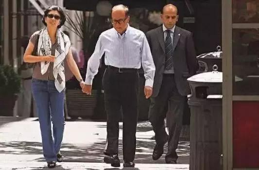 李嘉诚一个人的房产投资,坐拥2400亿的李嘉诚