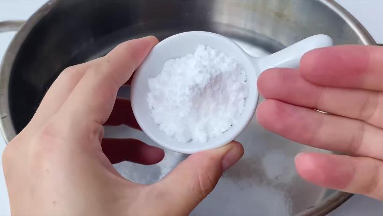 把小葱放在水里面能养活多久,把小葱插进水里能保鲜吗