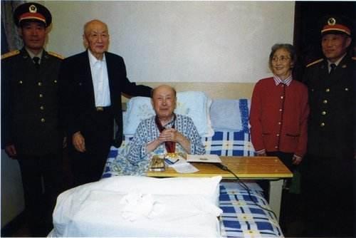 钱学森葬礼三军仪仗队抬棺,钱学森逝世仪仗队抬棺