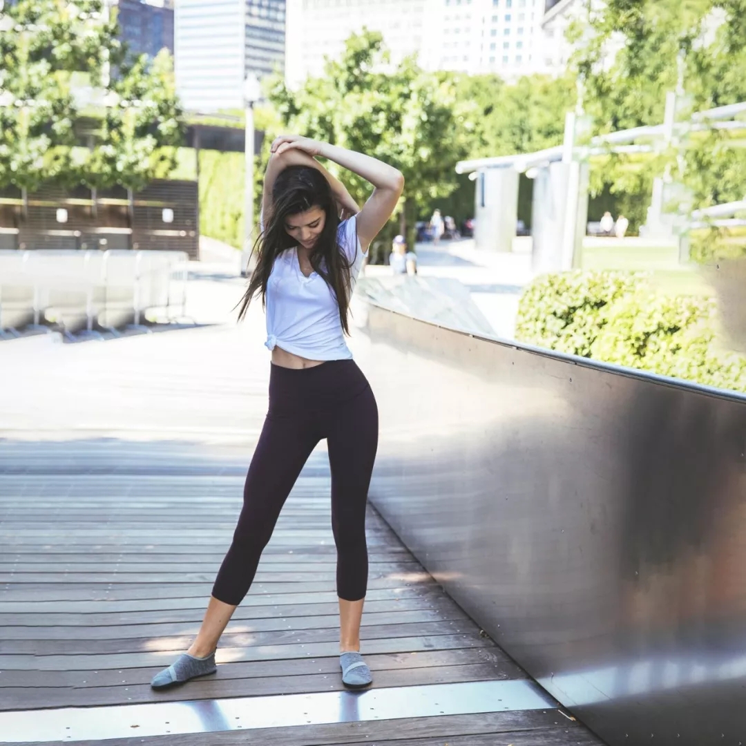 爆红美国的裸奔利器，水陆两栖比光脚舒服，难怪蔡少芬全家都在穿