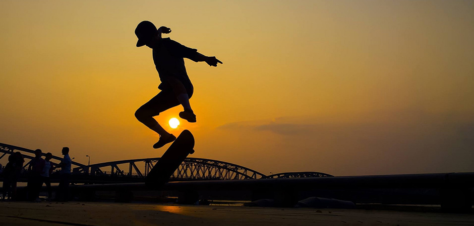 小孩滑板新手入门选什么样的滑板,滑板新手入门教学ollie滑板推荐