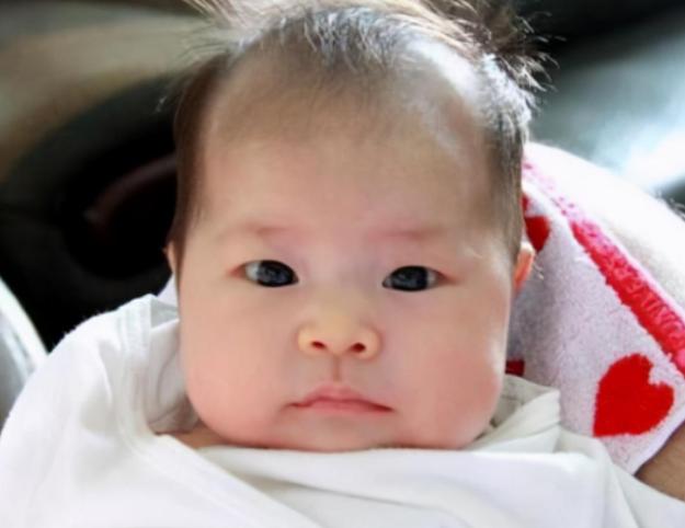 三月宝宝攒肚子但是屁多,三月宝宝攒肚和便秘区别