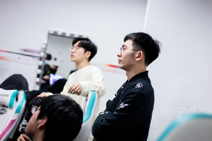 LPL排位日记:Kramer排位11连胜,圣枪哥使用不同英雄