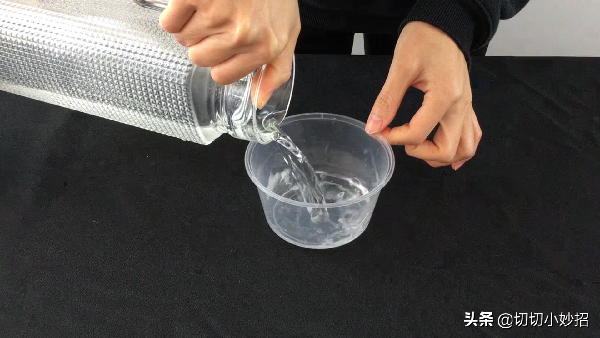 家里棉拖鞋臭味怎么去除,棉拖鞋又脏又臭学会1招不用水洗