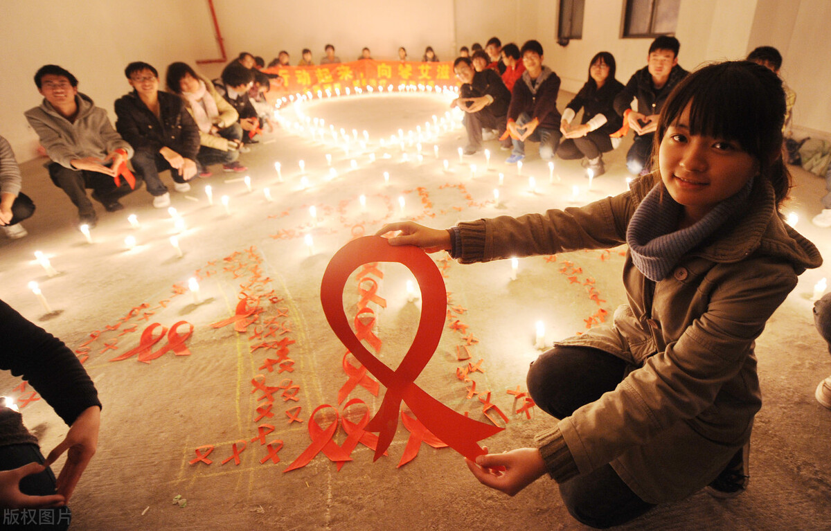 无意中得知大学室友检测出了HIV他却瞒着我们，有点儿害怕该咋办