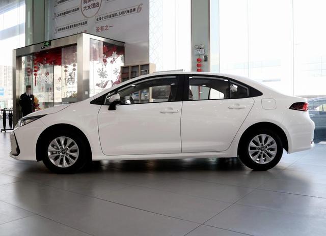 11万放弃朗逸提了丰田卡罗拉，开了5400公里，车主说出真实感受