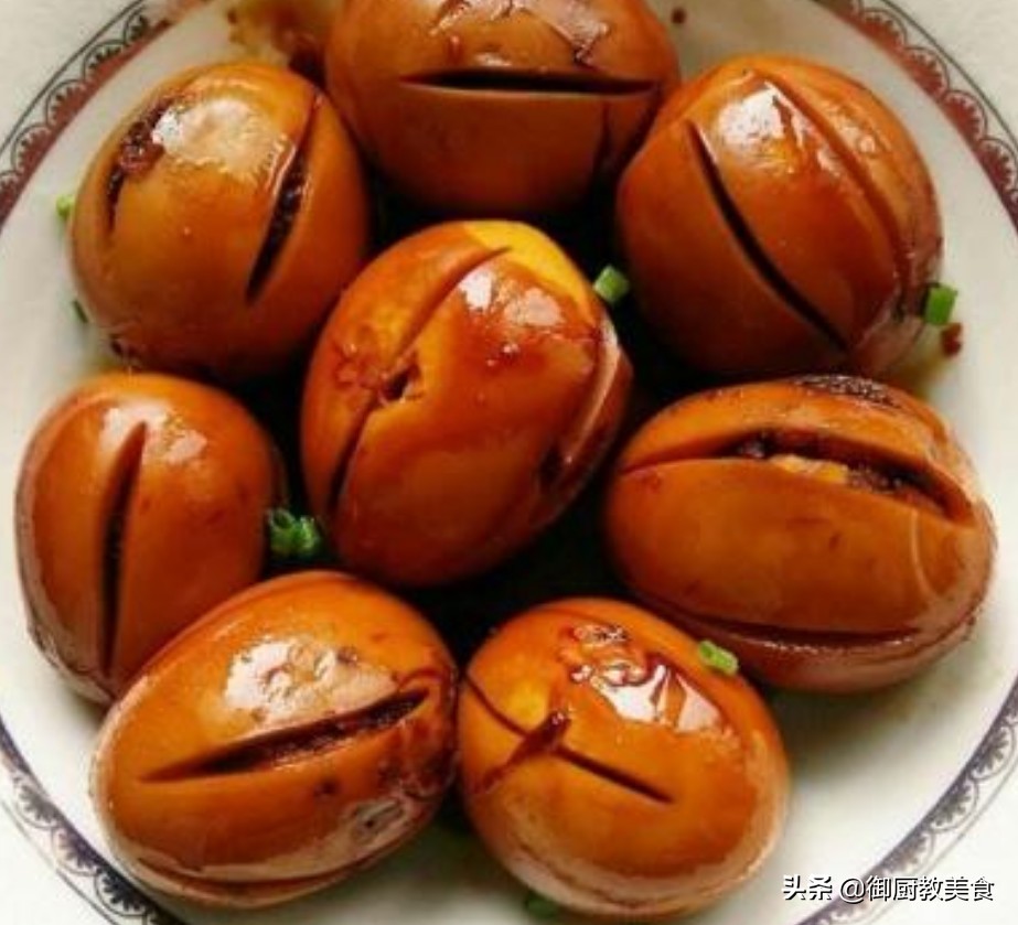 七十多岁大妈卖小吃,摆摊卖卤蛋20多年教程