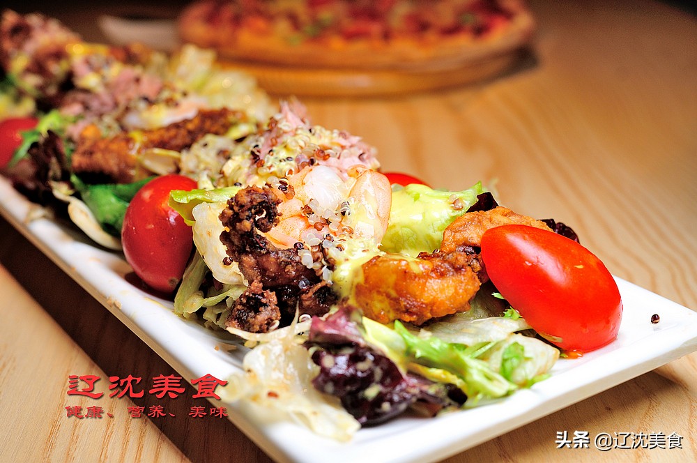 这间小屋出来一家美食公社,榴莲披萨和四川冒菜一起吃