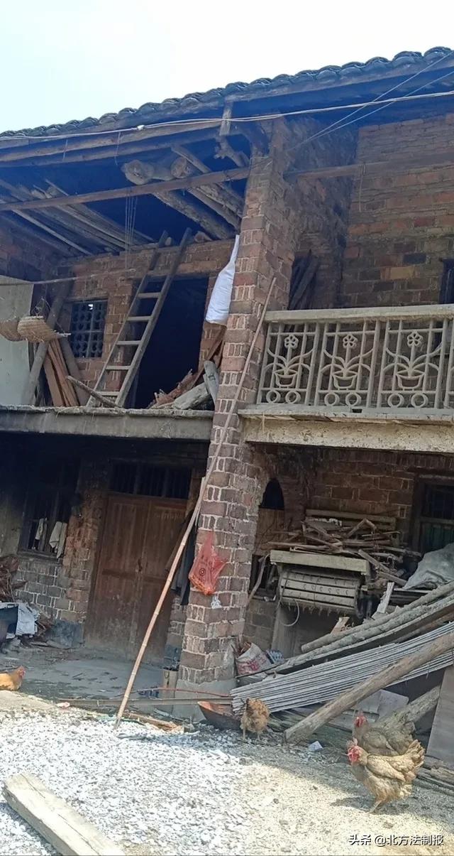 男子假死骗保，妻子带儿女投湖！案发一年半后还是让人心酸