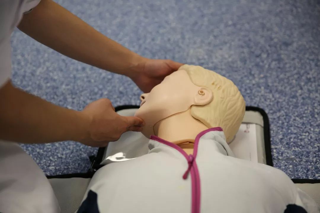 AED入厦三年，90%的厦门人不知，救命神器竟成“摆设”？