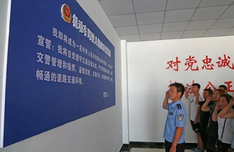 践行雷锋精神立足岗位个人事迹,学习雷锋好榜样履职尽责当标兵