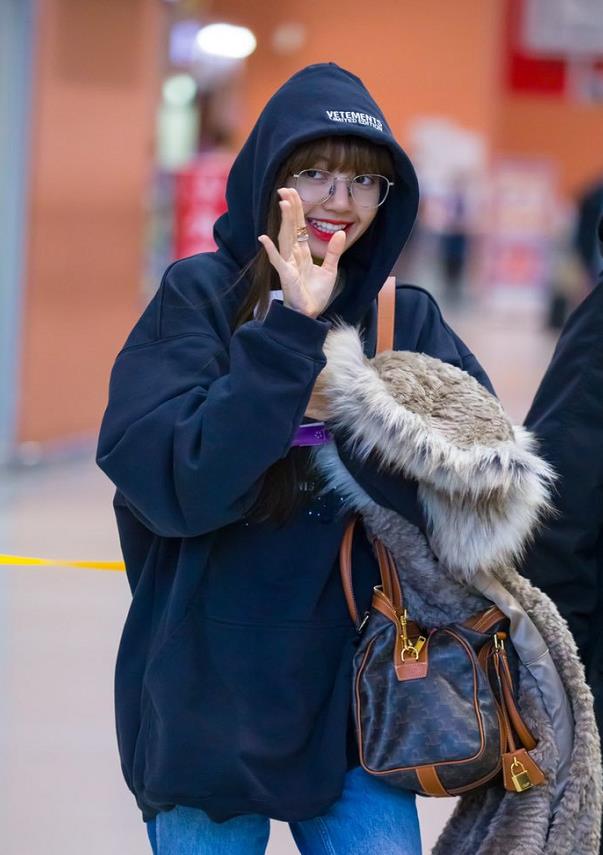 blackpink穿粉色衣服团照,夏天度假穿搭blackpink