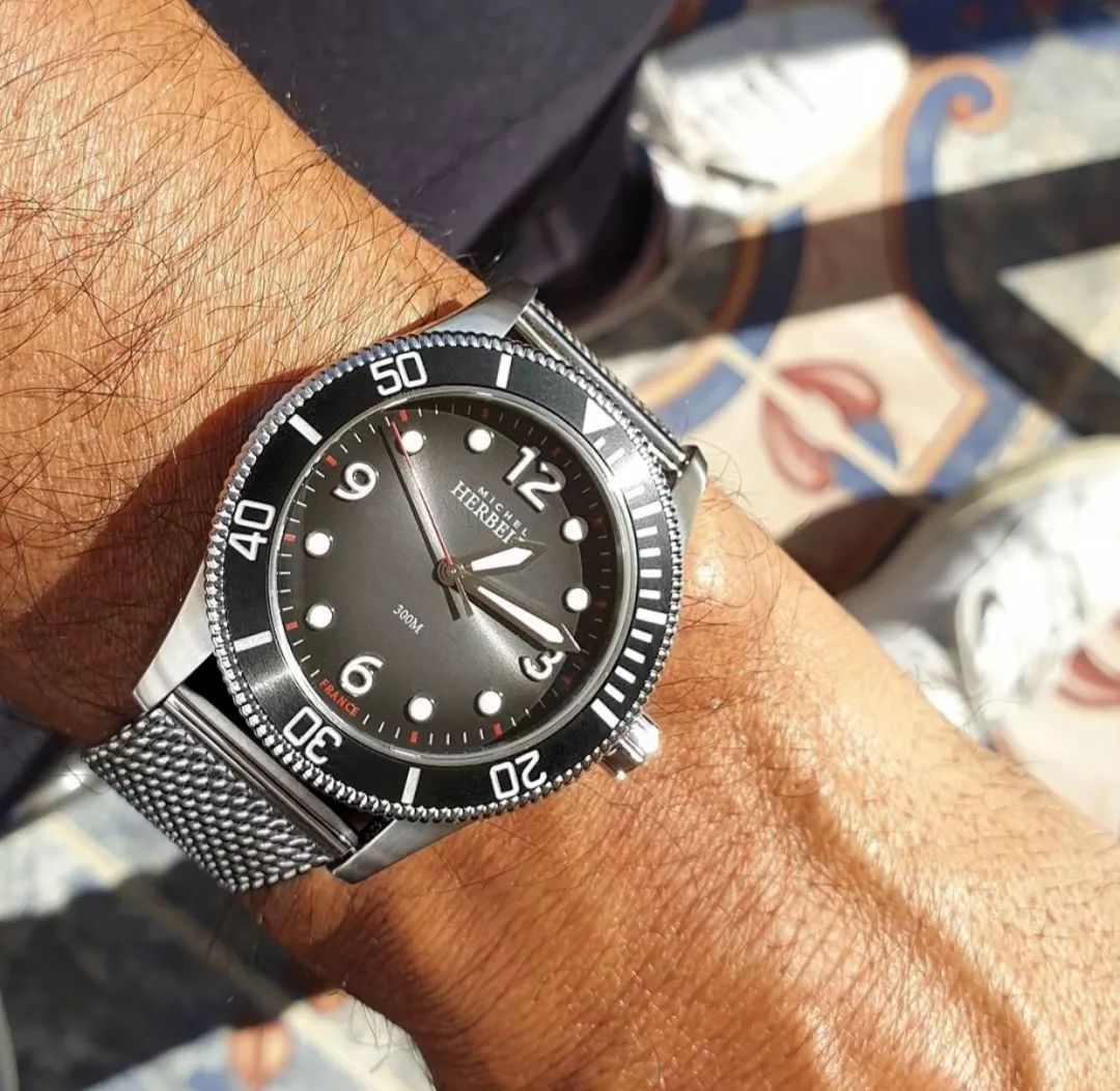 为什么很多人去买几十块钱的手表,现在年轻人有必要买手表吗