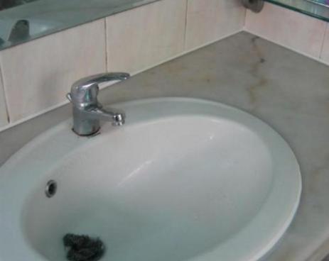 如何清除发霉的玻璃胶,如何处理发霉发黑的玻璃胶