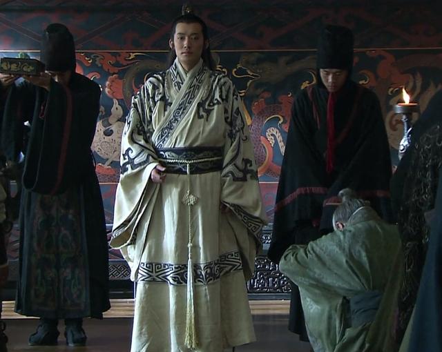 东吴张昭为什么被称为带头大哥,历史上真实的孙权和张昭