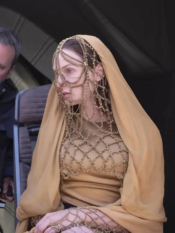 沙漠高级感走秀,沙漠走秀