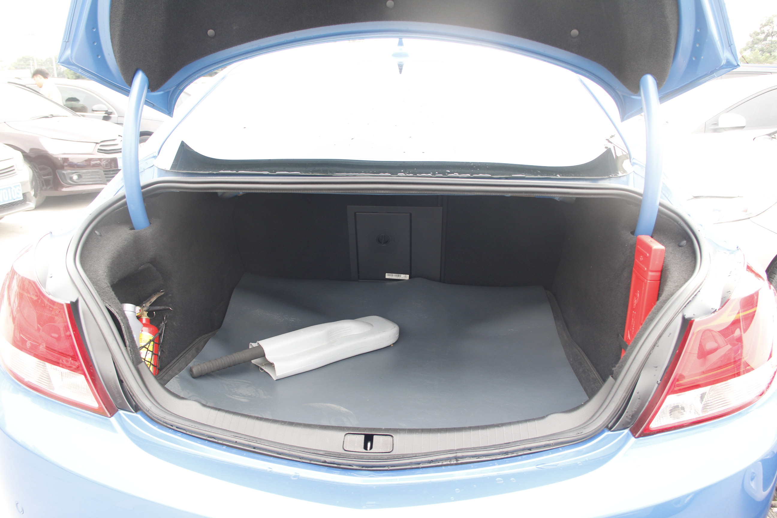 花3w买二手车还是花8w买新车,一万五买了台10年别克君威贵吗