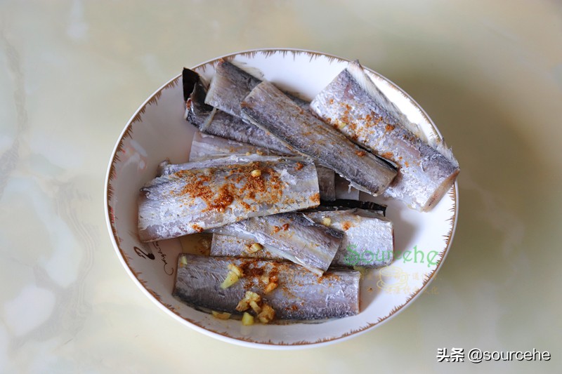 红烧带鱼好吃入味的方法,用红烧料做红烧带鱼家常做法